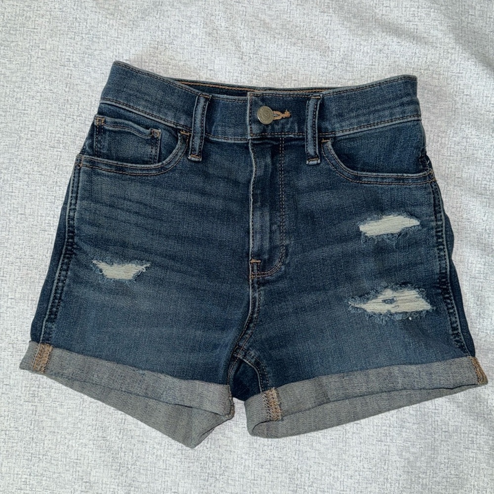 Hollister ripped high-waisted short 3”